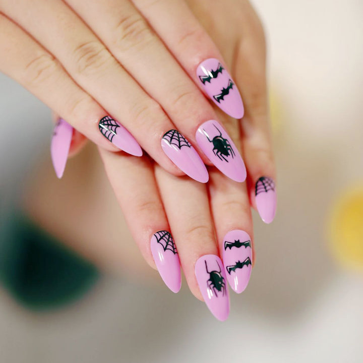 Artful Nail Art in Halloween Design Kalsten