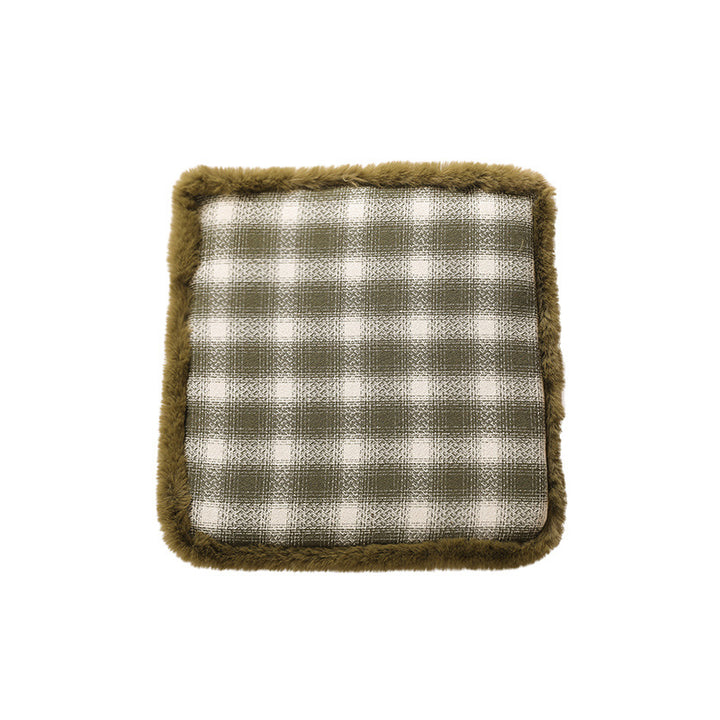 Quilted seat cushion with faux fur edge and thermal insulation