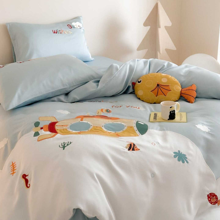 Children's bedding set with illustrative submarine and ocean motif