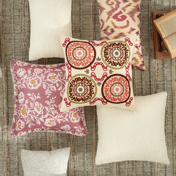 Rectangular decorative pillowcase made of jacquard with ornamental ikat look