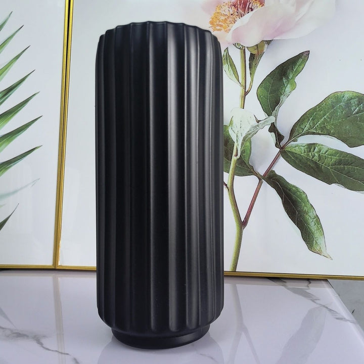 Decorative Vertical Ribbed Vase Kalsten