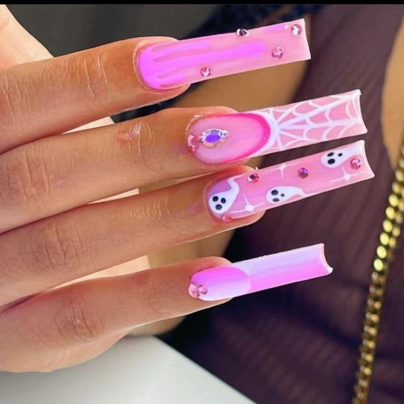 Artificial nails in a modern and elegant design Kalsten