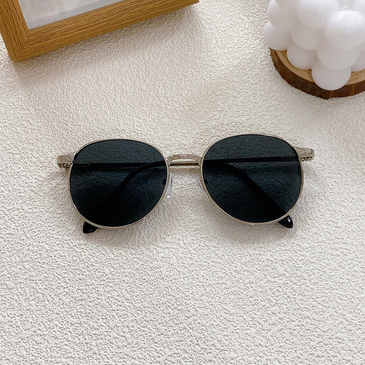 Fashionable sunglasses with round frame and intricate design Kalsten