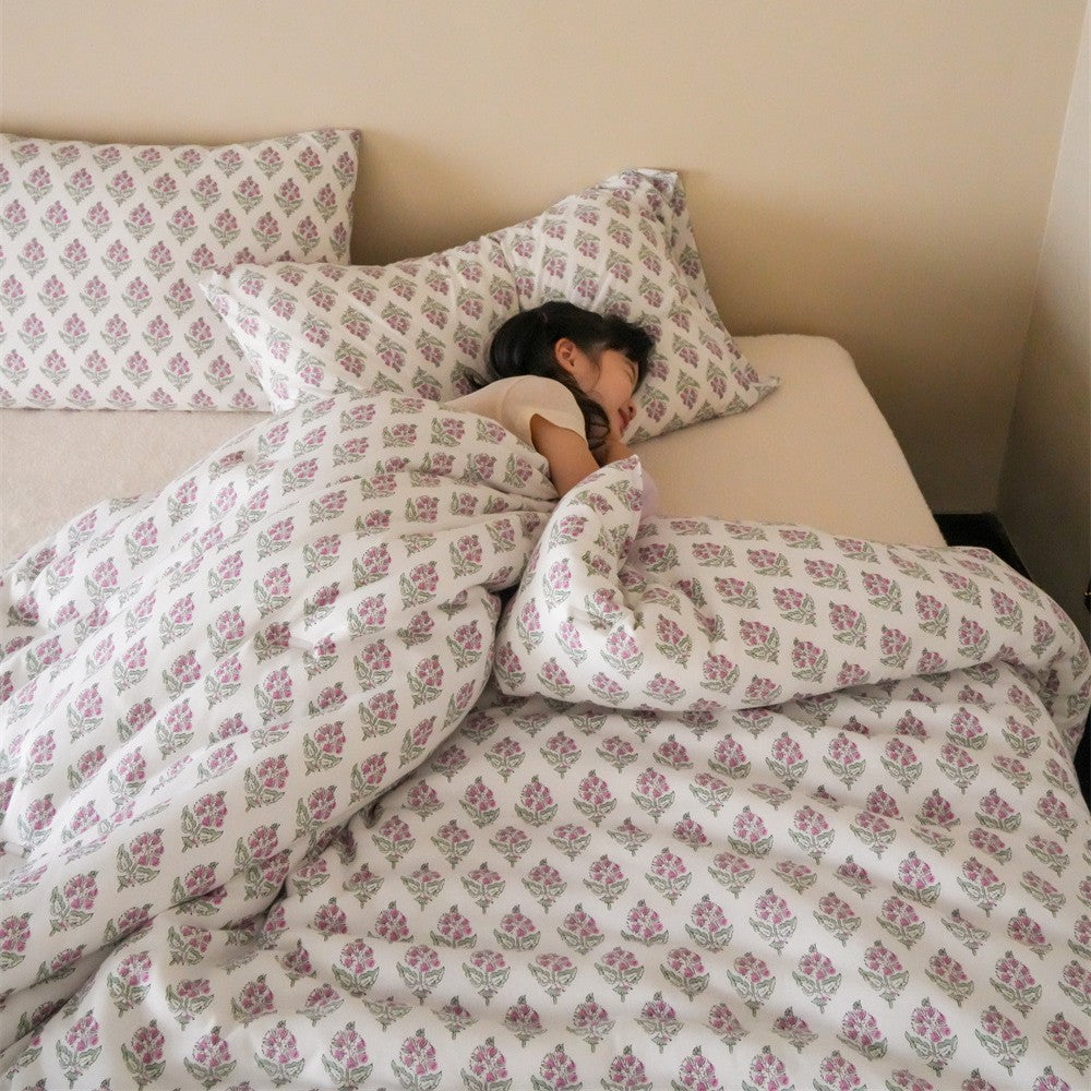 Children's bedding set made of cotton percale with fine floral block print