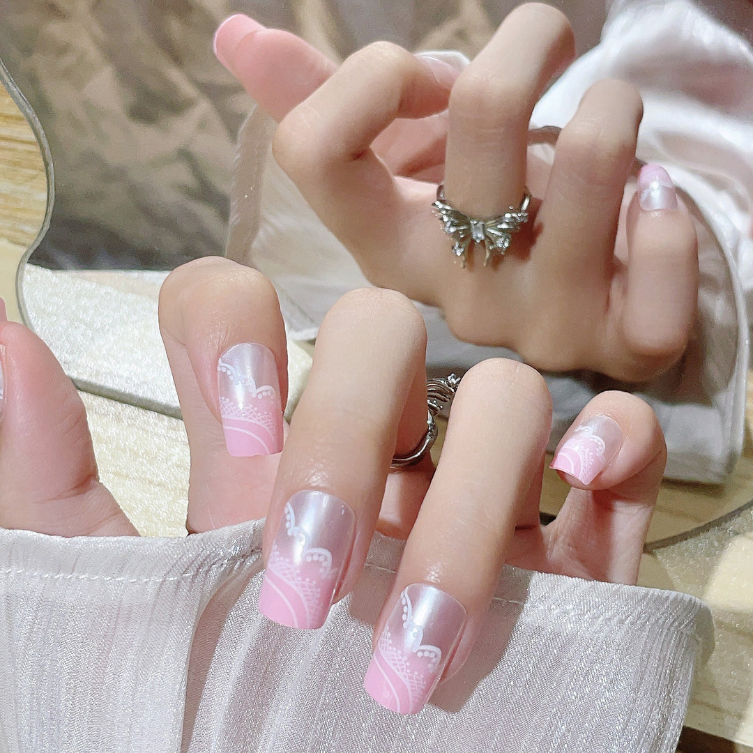 Elegant Press-On Nail Art Set with Intricate Design