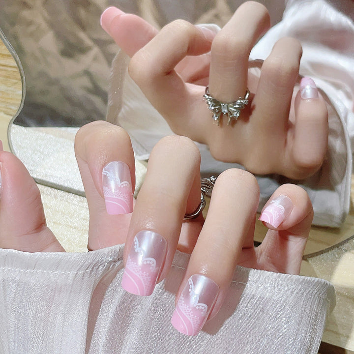 Elegant Press-On Nail Art Set with Intricate Design