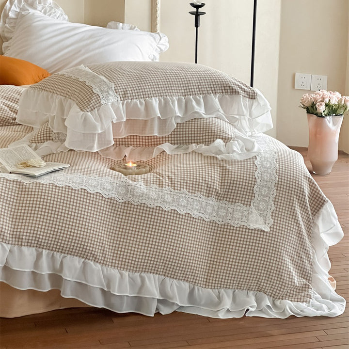 Bedding set with Vichy check, lace trim, and double-layer ruffle