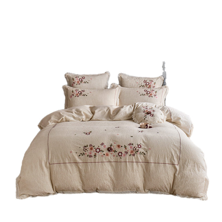 Romantic bedding set made of cotton-linen with floral embroidery and wavy hem