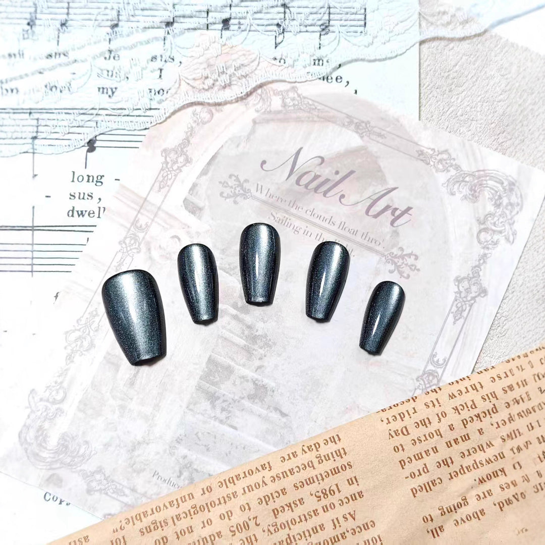 Nail art set with elegant metallic finish Kalsten