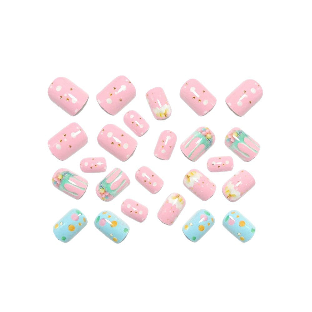 Artificial nails in creative dessert design Kalsten