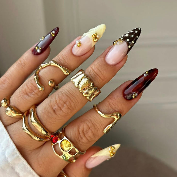 Artistic fingernails with gold applications Kalsten