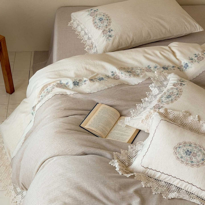 Romantic bedding set made of linen-cotton mix with lace trim and floral embroidery
