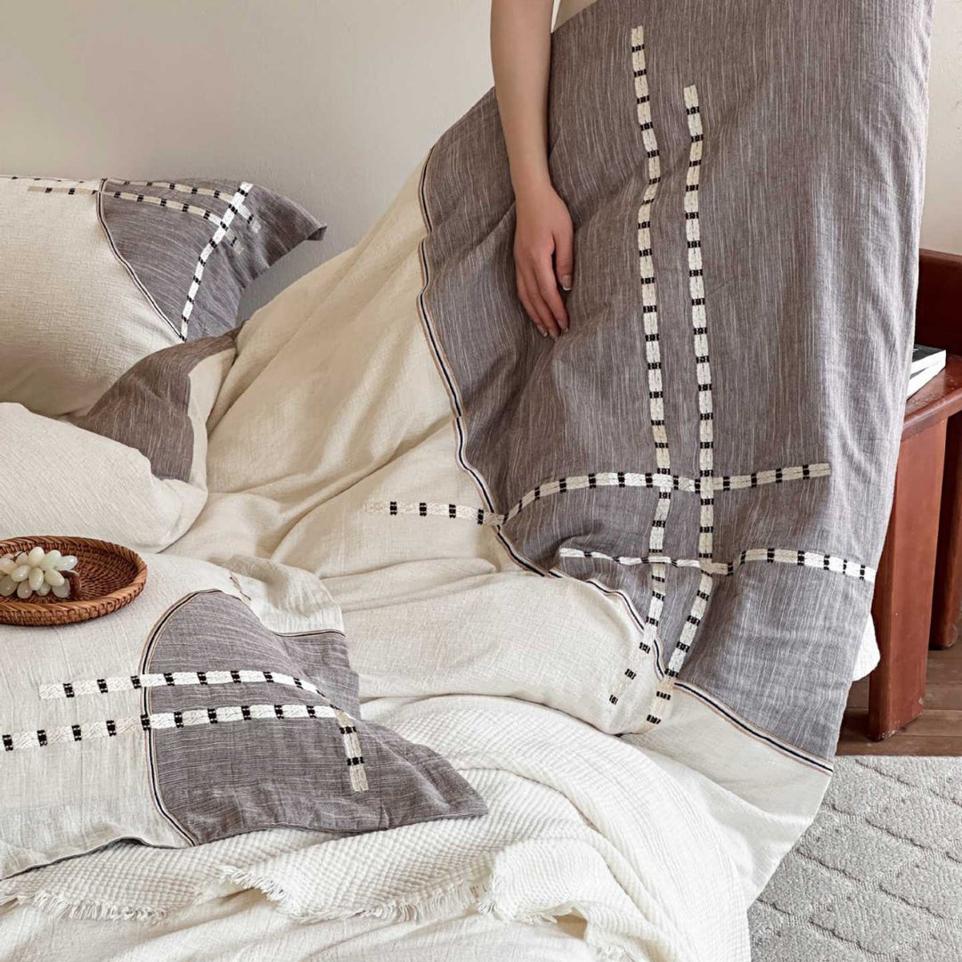 Reversible bedding set made of cotton-linen blend with embroidered check pattern