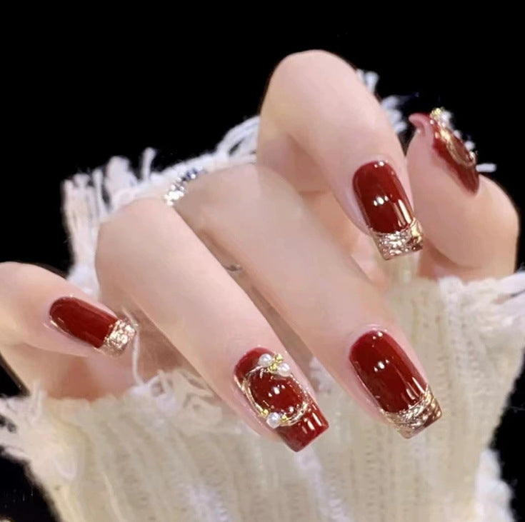 Elegant nail design with pearl embellishment Kalsten