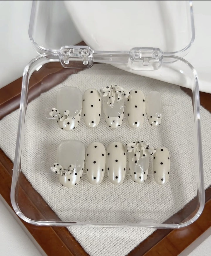 Polka Dot Themed Press-On Nail Set
