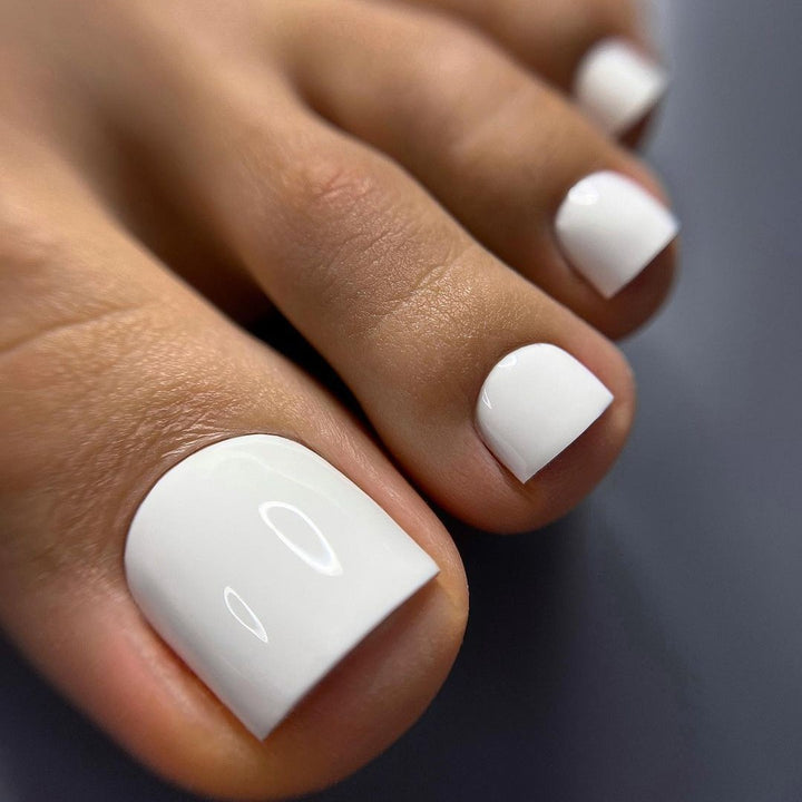 Artificial nails for elegant foot care Kalsten