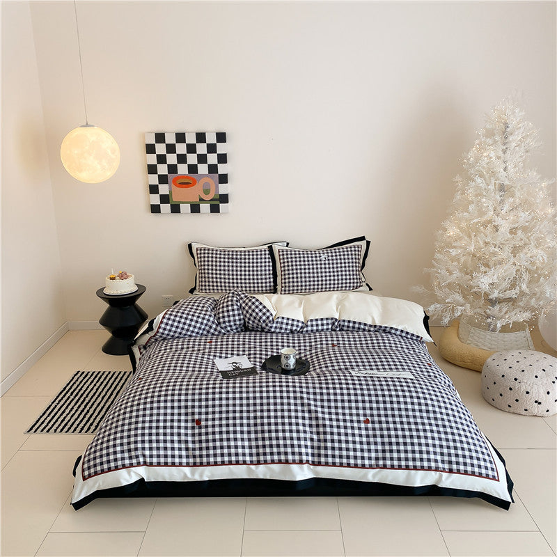Bedding set in Vichy check with contrasting satin trim