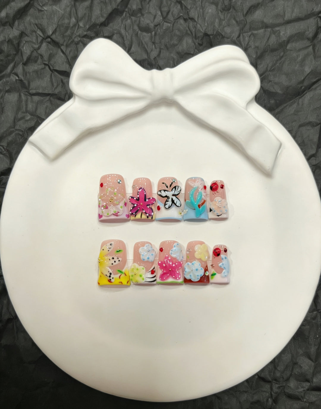 Artistic Floral-Themed Press-On Nail Set