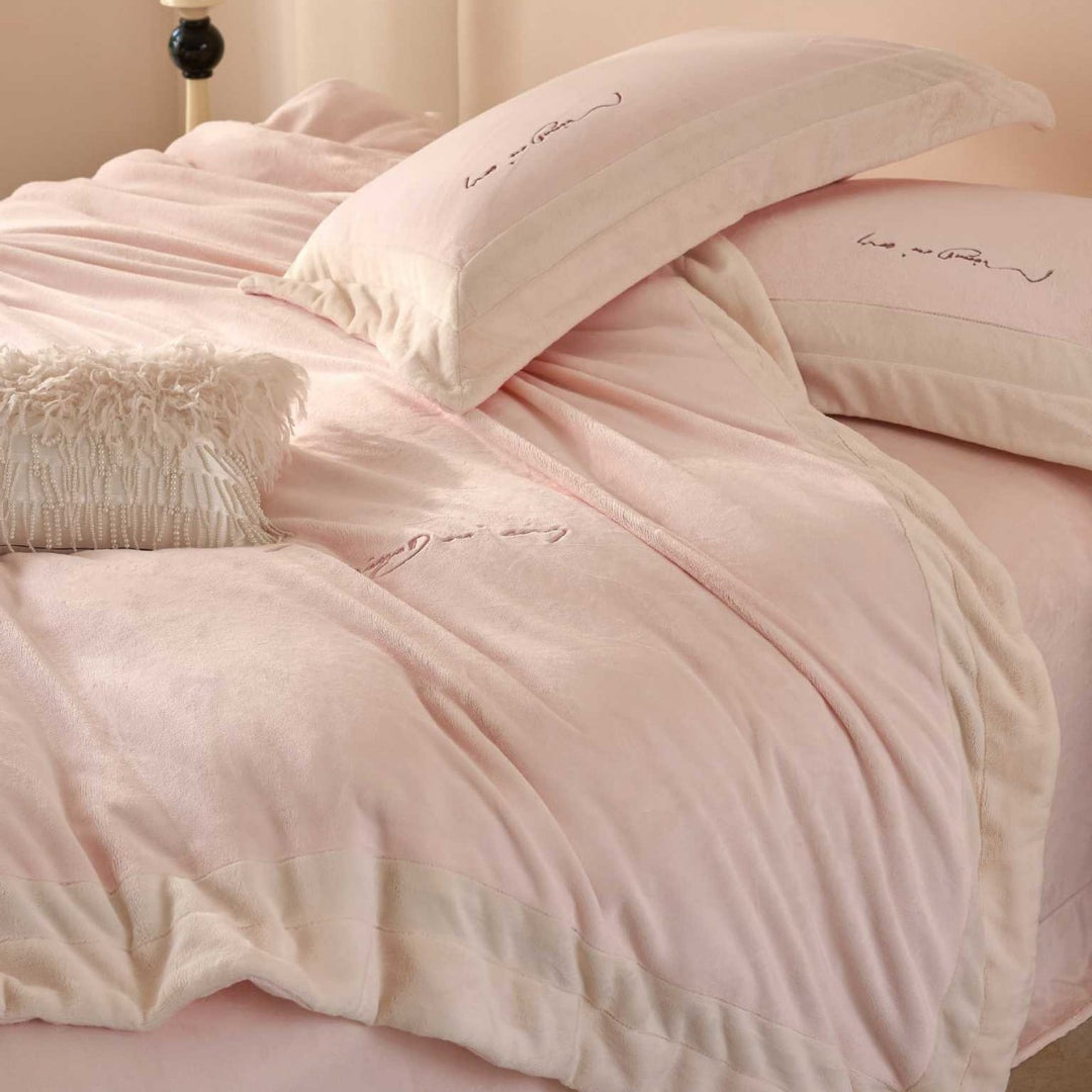 Reversible bed cover set made of premium cotton satin with hotel finish
