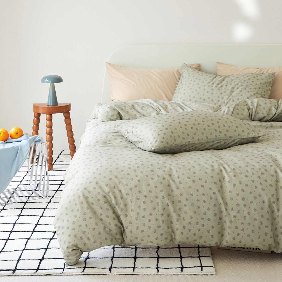 Bedding set made of cotton satin with large polka dot pattern