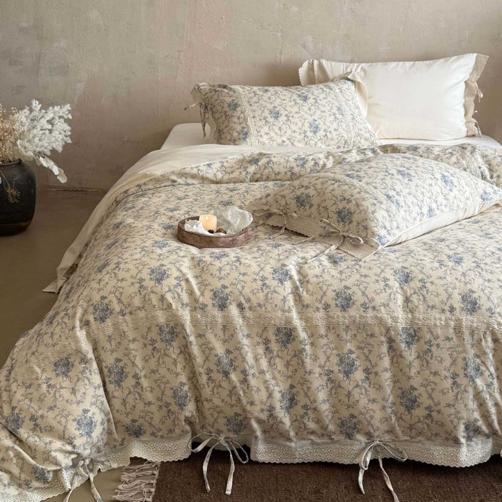 Romantic Vintage Bedding Set in Shabby Chic with Lace Trim and Ties