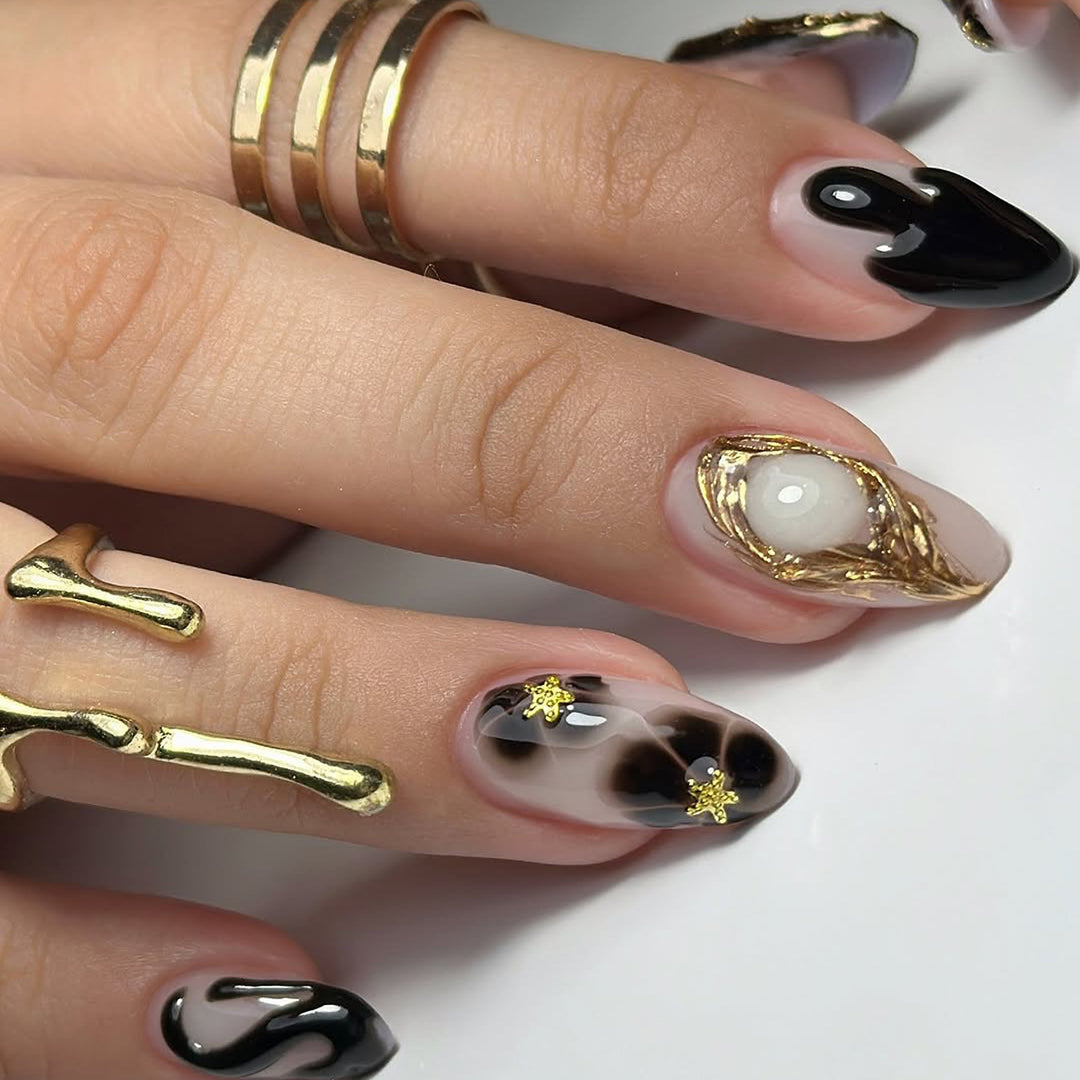 Elegant Stiletto Artificial Nails with Gold Accents and Modern Designs Kalsten