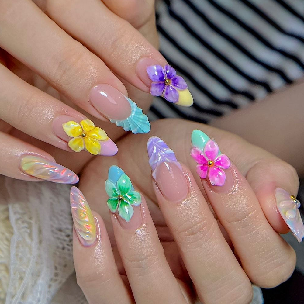 Artificial nails with striking 3D flower design Kalsten