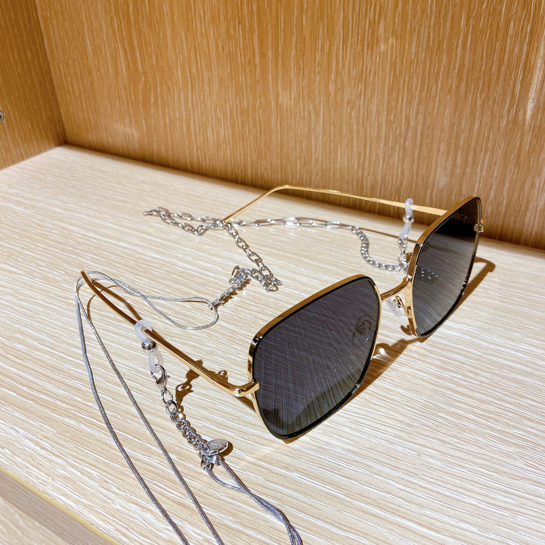 Fashionable sunglasses with luxurious chain strap Kalsten
