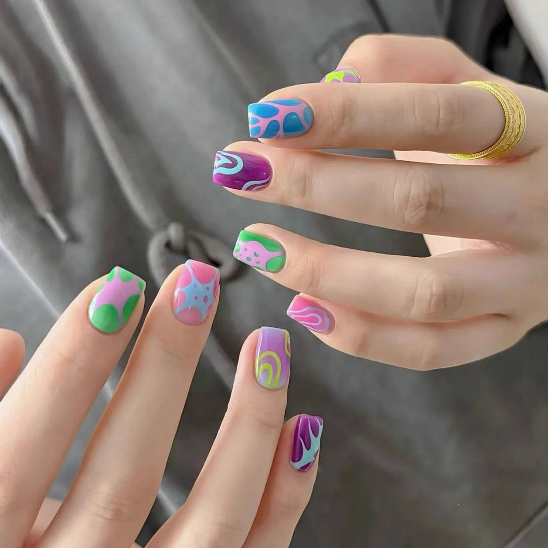 Artificial nails in elegant French tip design Kalsten