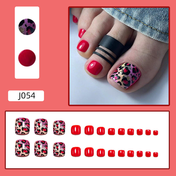 Nail art with modern leopard design Kalsten