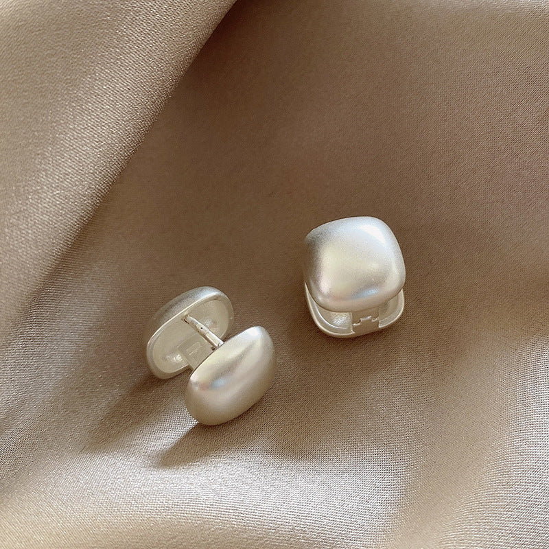 Stylish stud earrings with minimalist design Kalsten