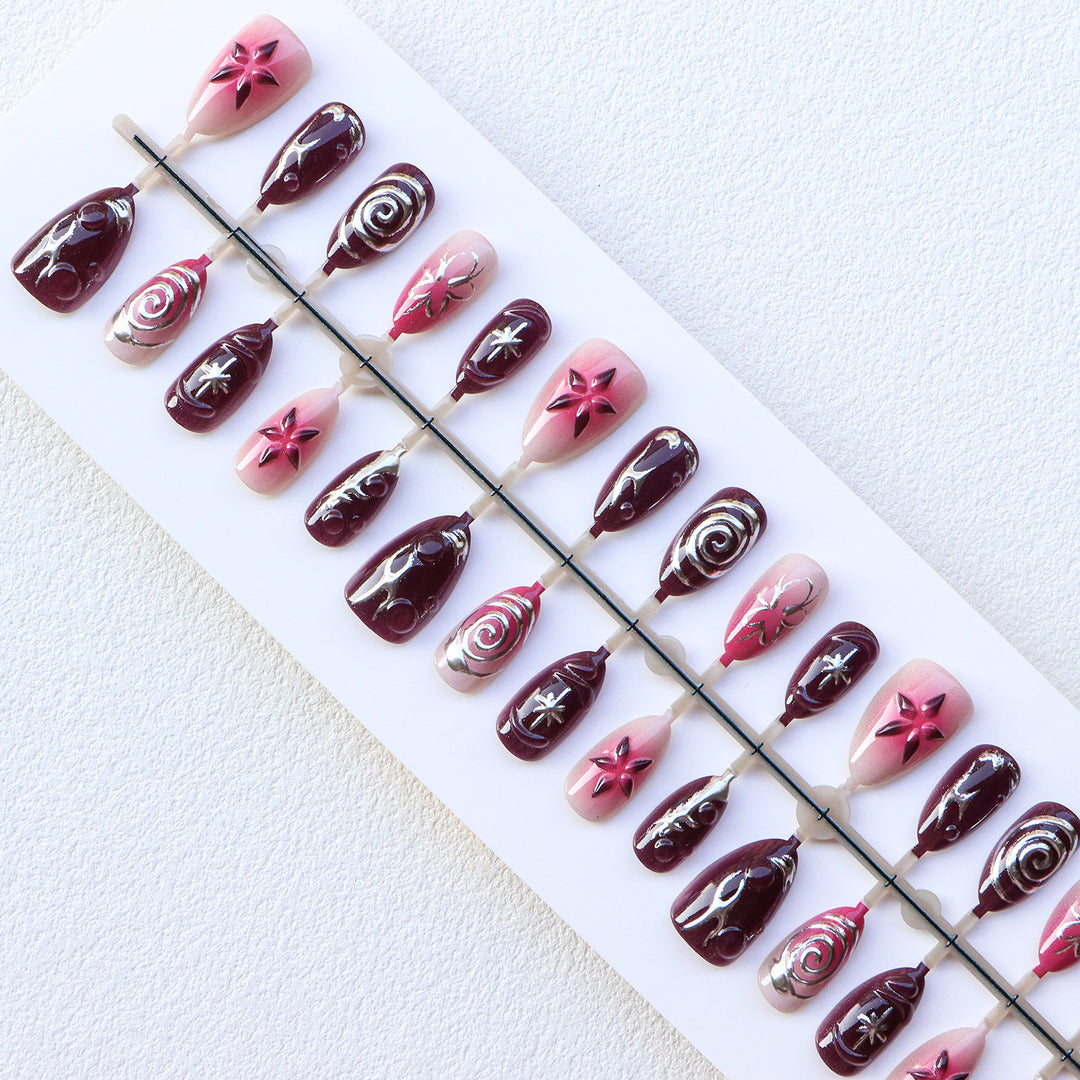 Luxurious Decorative Press-On Nails with Elegant Designs