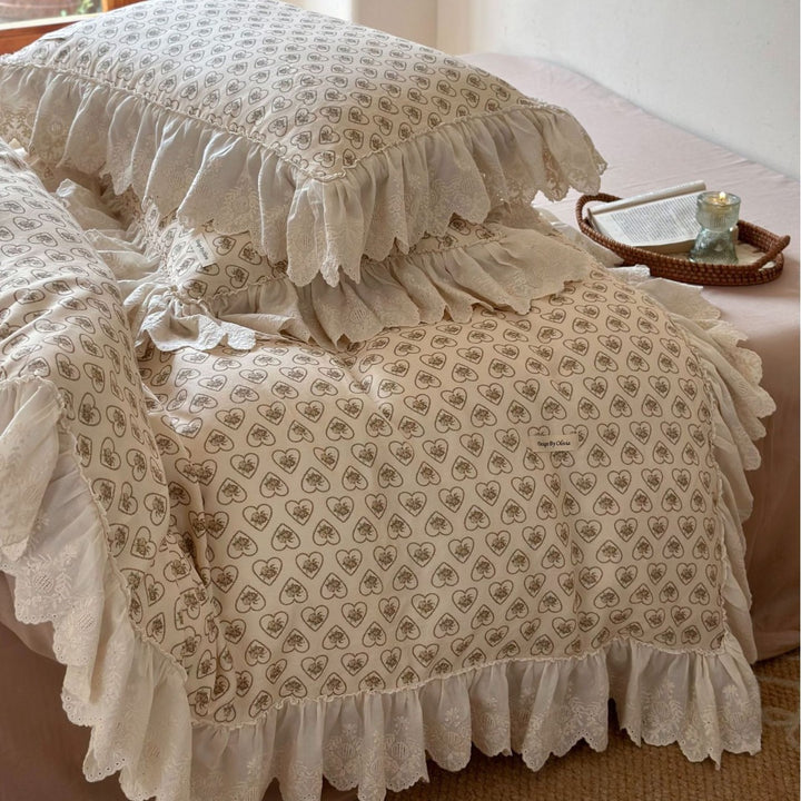 Pillowcase with lace ruffle and romantic heart flower print