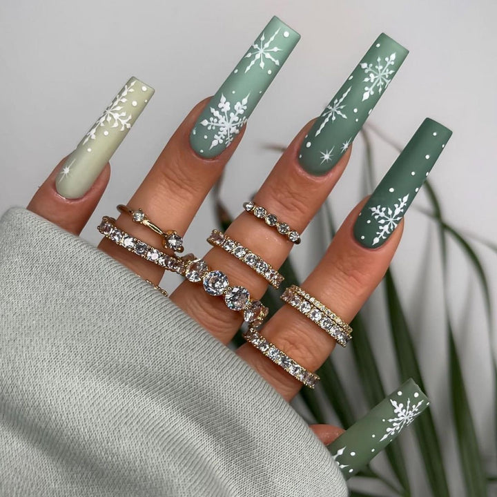 Artificial nail set with festive winter theme Kalsten