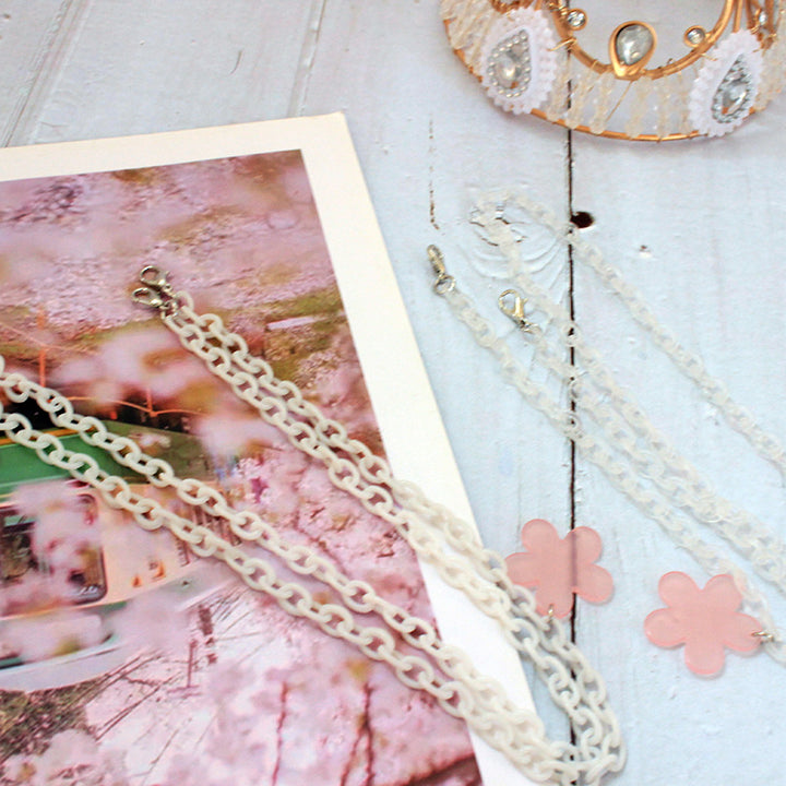 Fashionable chain strap with flower-shaped pendant Kalsten