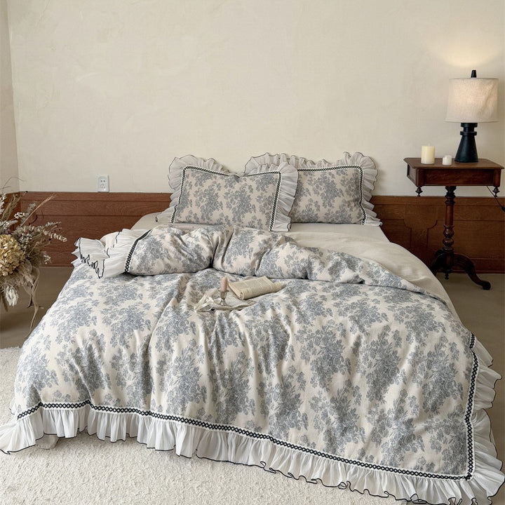 Romantic bedding set with ruffles and fine floral jacquard