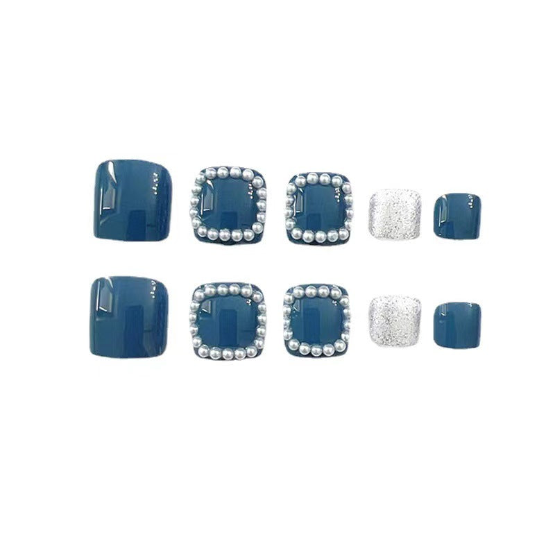 Artful toenails with elegant accents Kalsten
