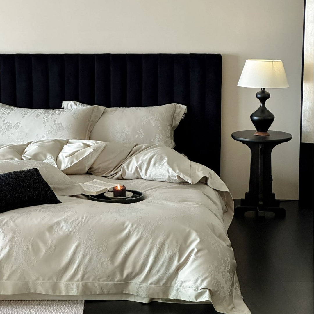 Reversible cotton satin bedding set with fine structure and hotel closure