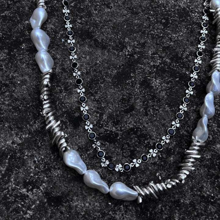 Fashionable chain belt with pearl and metal accents Kalsten