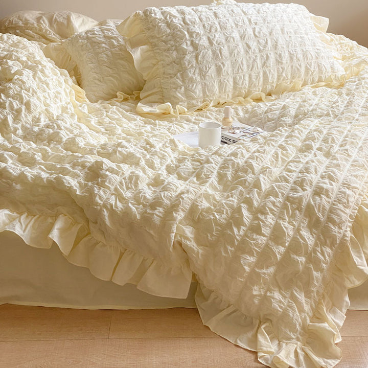 Luxurious crinkle bedding set with ruffle and washed cotton-linen blend
