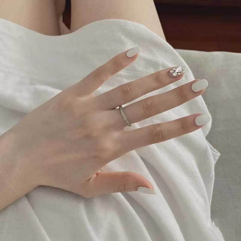Elegant Press-On Nail Set with Rhinestone Accent