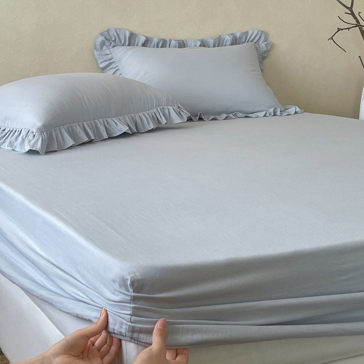 Romantic ruffled bedding set with pillowcases and fitted sheets