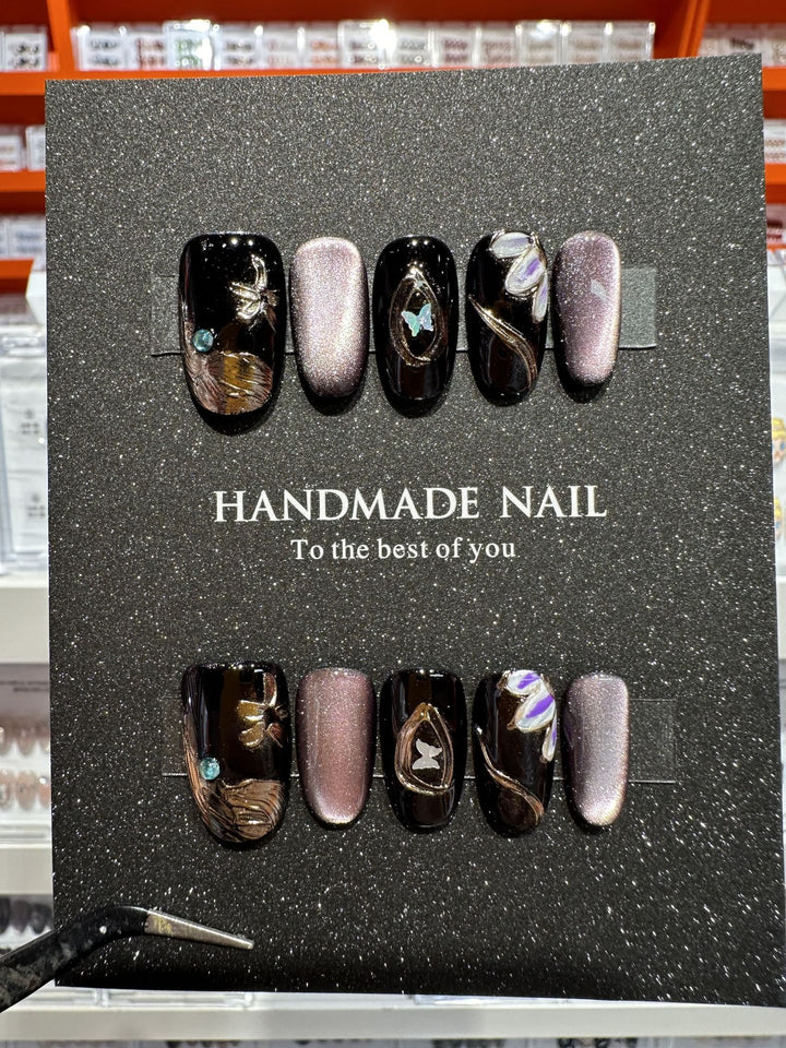 Artistic Handmade Press-On Nail Design Set