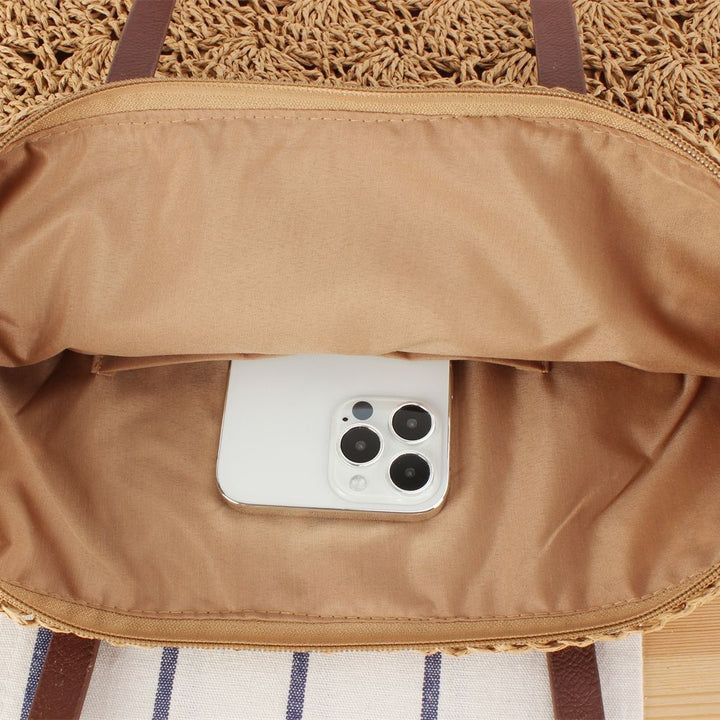 Stylish handbag made of woven natural material Kalsten