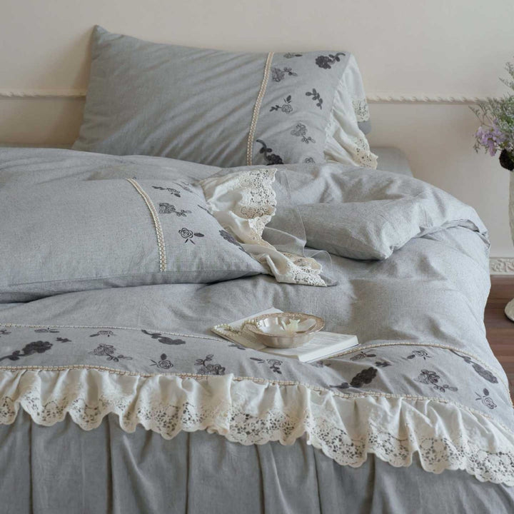 Luxurious cotton-linen bedding set with lace ruffle and floral embroidery