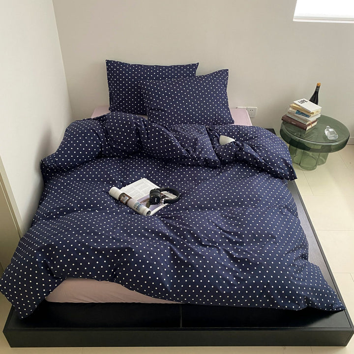 Bedding set made of high-quality cotton satin with a fine polka dot pattern