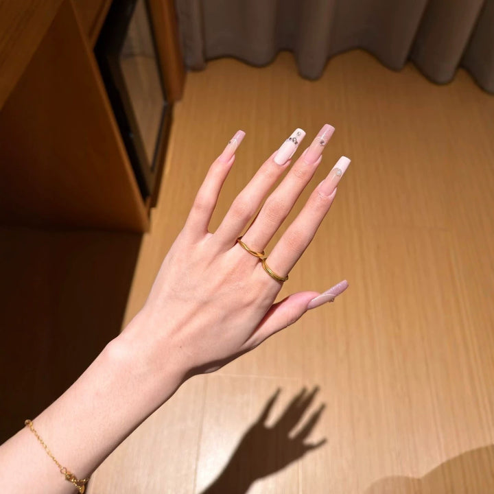 Glamorous Press-On Nail Art
