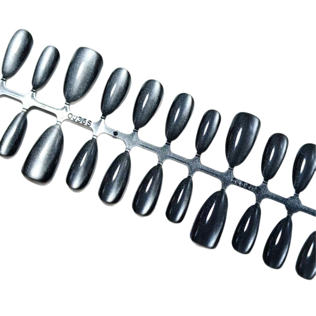 Artificial nails in elegant Cat-Eye design Kalsten