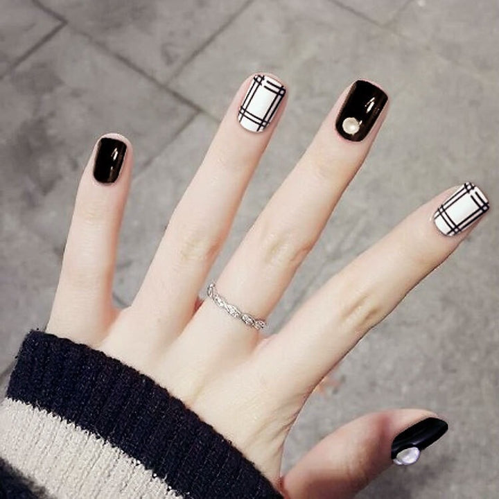 Stylish Graphical Press-On Nails