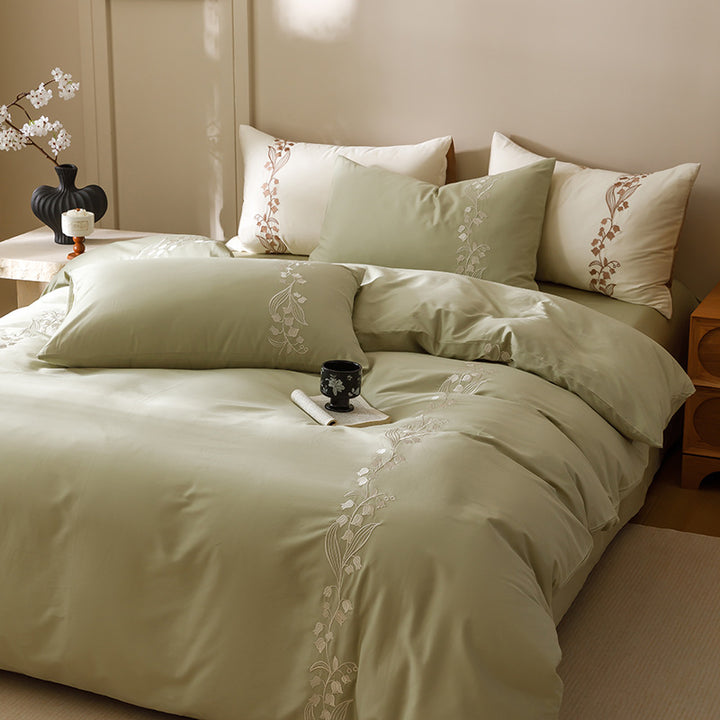 Embroidered bedding set made of cotton satin with floral vine embroidery